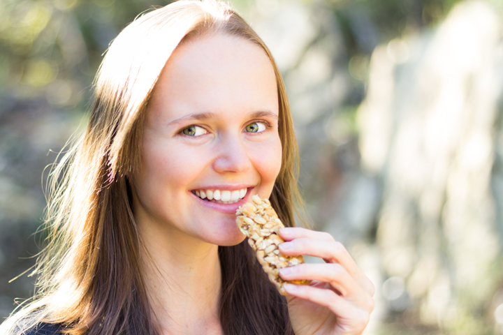 Petra Scott eating granola bar - lose weight