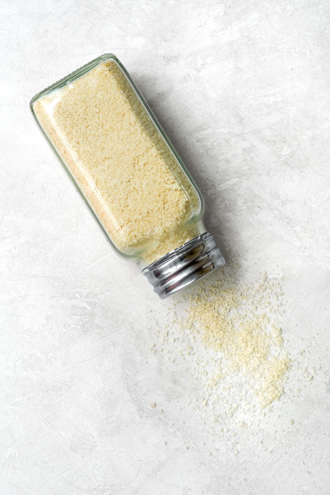 vegan Parmesan cheese with cashews