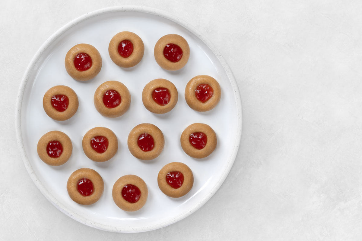 no-bake thumbprint cookies with peanut butter and jam