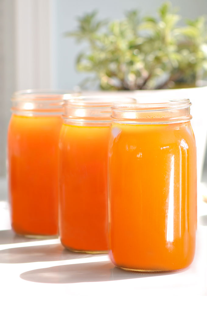 vegetable broth - homemade broth from vegetable scraps