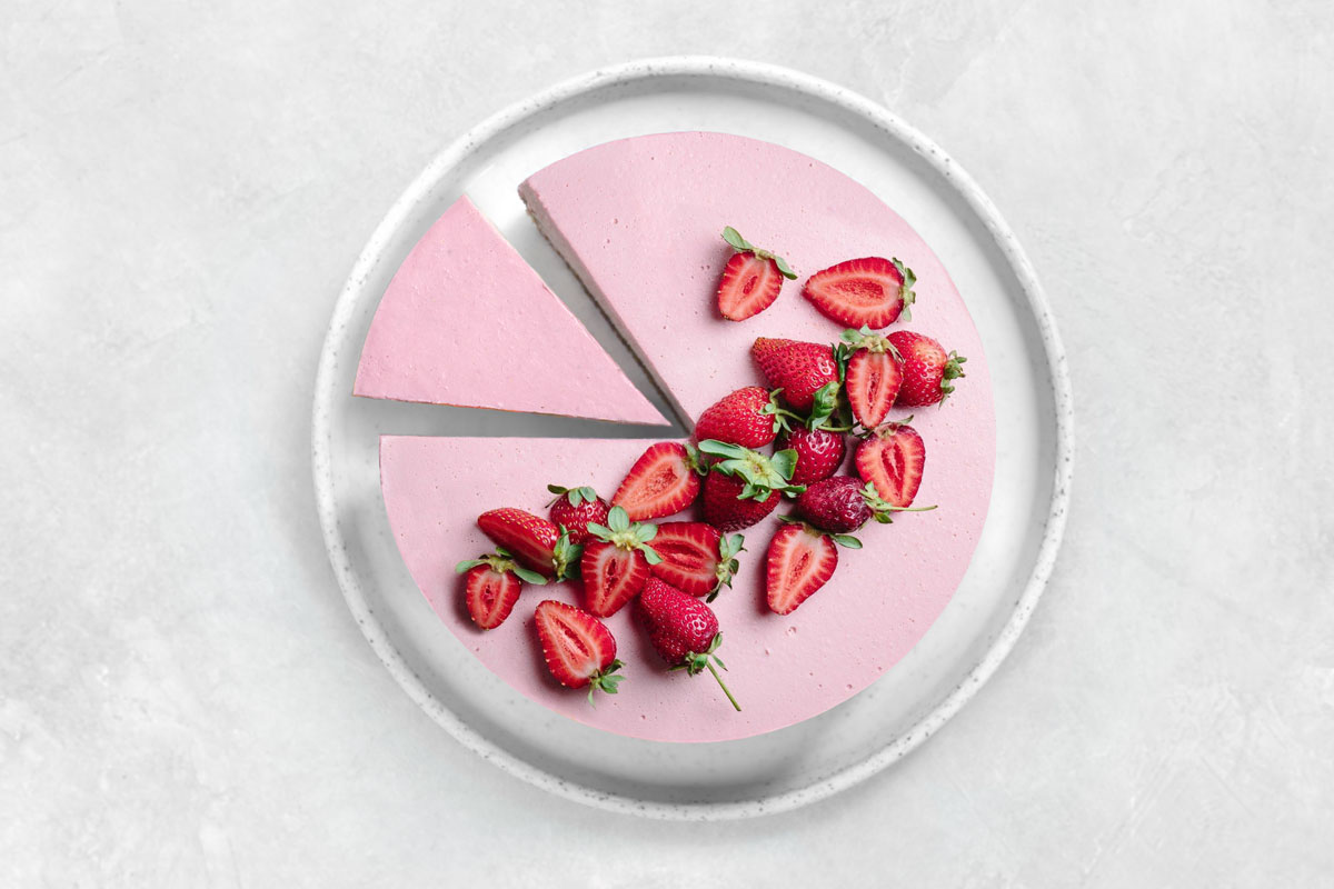 raw strawberry cake