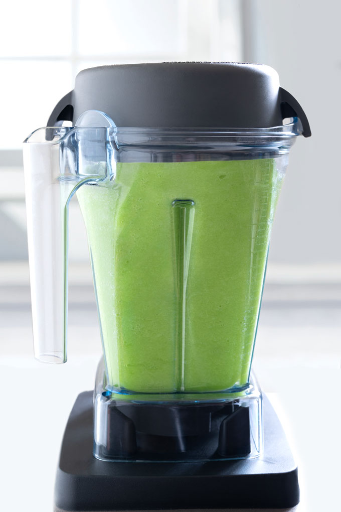blending celery juice in a Vitamix blender
